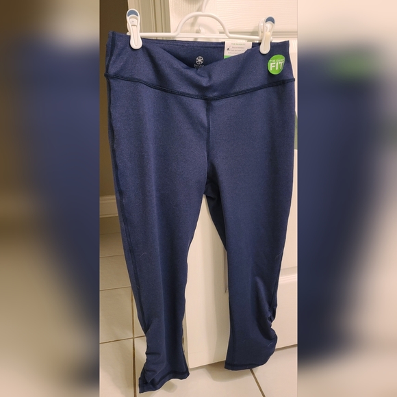 GAIAM Pants & Jumpsuits Nwt Gaiam Yoga Pants Leggings Crop Capri